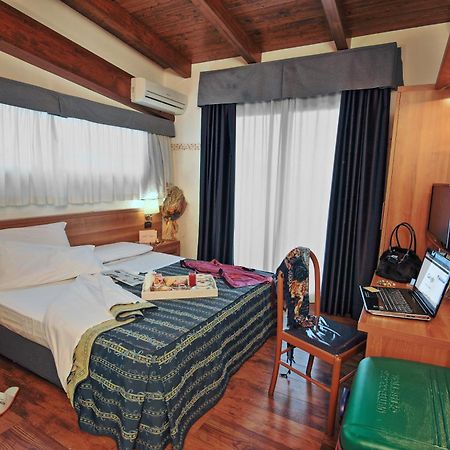 Hotel Aurora Wellness & Spa Tivoli Terme Kültér fotó