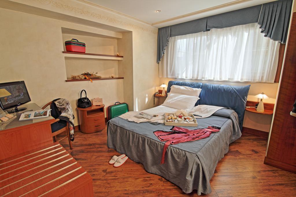 Hotel Aurora Wellness & Spa Tivoli Terme Szoba fotó