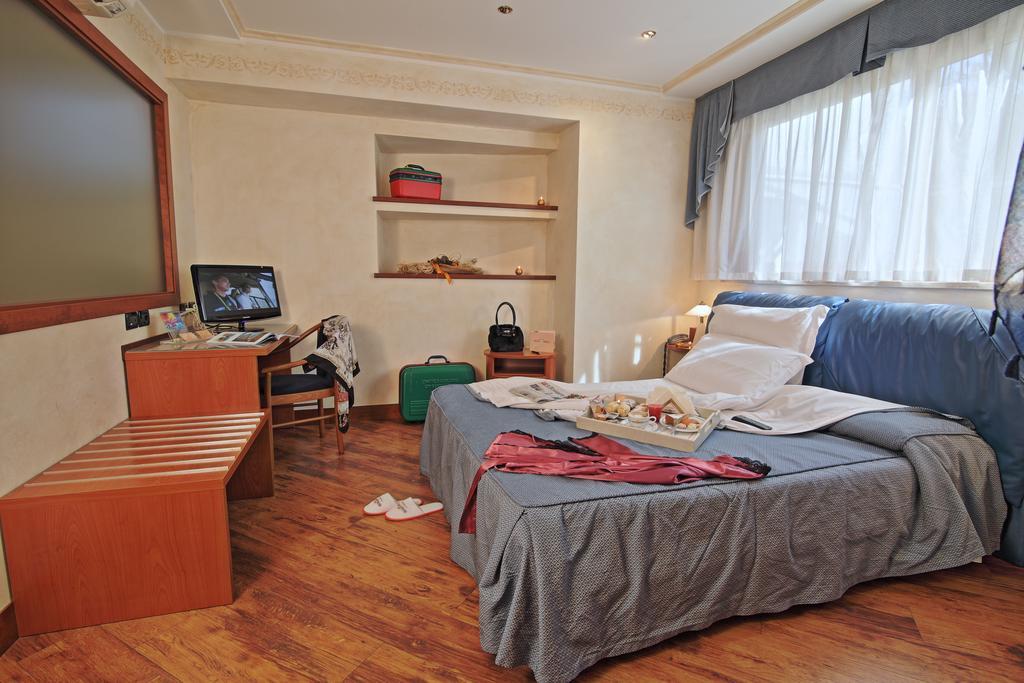 Hotel Aurora Wellness & Spa Tivoli Terme Szoba fotó
