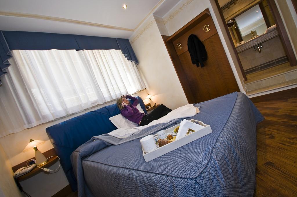 Hotel Aurora Wellness & Spa Tivoli Terme Szoba fotó